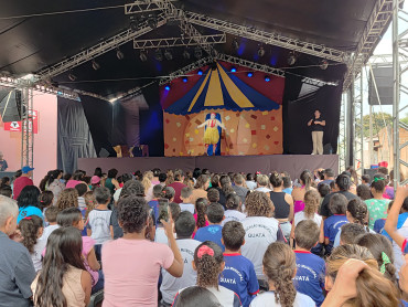 Foto 146: Quatá recebe Palco Móvel Emcena Brasil Edição Certame