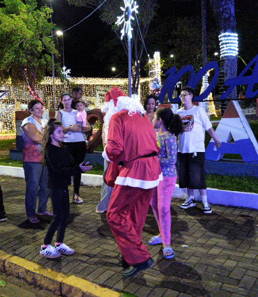 Foto 46: Natal de Luz da G10 Concreto leva carreata natalina às ruas de Quatá
