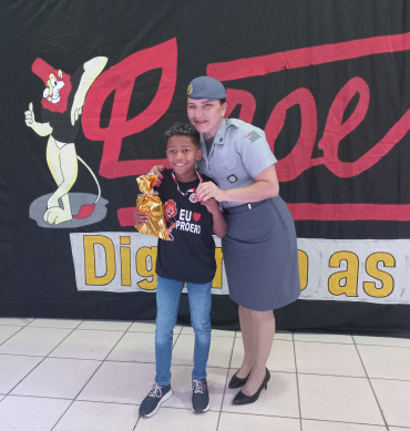 Foto 143: Alunos dos 5º anos de Escolas Municipais recebem certificado do Proerd