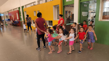 Foto 100: Volta às Aulas em Quatá: Alunos recebem Kit Escolar e Mimo especial