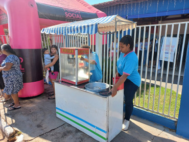 Foto 58: Fundo Social de Solidariedade e Secretaria de Promoção Social realizam Varal Solidário especial de Natal