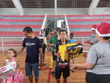 Foto 173: Especial de Natal: entrega de brinquedos