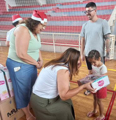 Foto 160: Especial de Natal: entrega de brinquedos