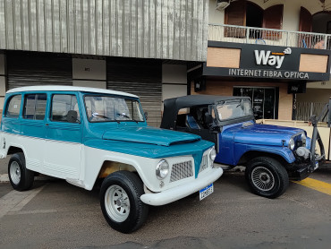 Foto 30: 3º Encontro de Carros Antigos e Motociclistas reúne centenas de expositores em Quatá