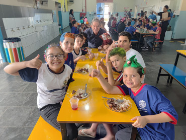 Foto 52: Churrasco marca as comemorações alusivas ao Dia das Crianças