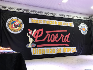 Foto 15: Alunos dos 5º anos de Escolas Municipais recebem certificado do Proerd