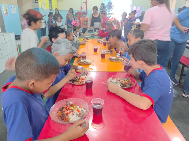 Foto 29: Churrasco marca as comemorações alusivas ao Dia das Crianças