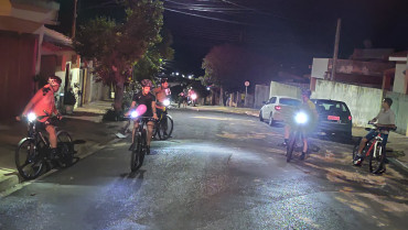Foto 4: Caminhada e Passeio Ciclístico em prol do Outubro Rosa