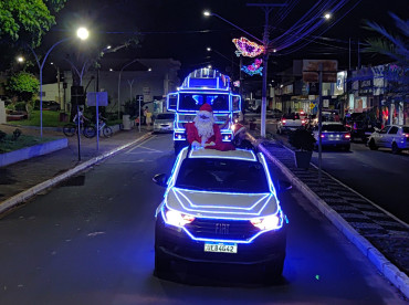 Foto 12: Natal de Luz da G10 Concreto leva carreata natalina às ruas de Quatá