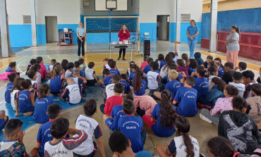 Foto 38: Alunos e usuários recebem orientações sobre prevenção e controle do diabetes 