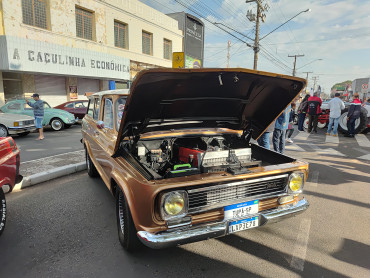 Foto 31: 3º Encontro de Carros Antigos e Motociclistas reúne centenas de expositores em Quatá