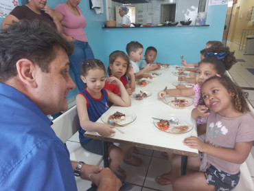 Foto 43: Churrasco marca as comemorações alusivas ao Dia das Crianças