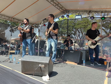 Foto 135: 3º Encontro de Carros Antigos e Motociclistas reúne centenas de expositores em Quatá