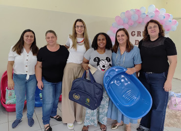 Foto 7: Entrega de enxoval para gestantes e encerramento do ciclo de 2025