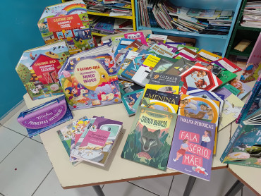 Foto 17: Entrega de Livros de Literatura