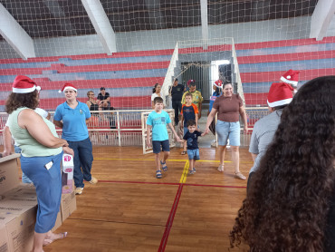 Foto 171: Especial de Natal: entrega de brinquedos