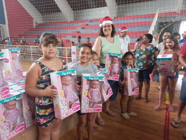 Foto 25: Especial de Natal: entrega de brinquedos