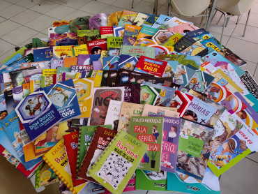 Foto 32: Entrega de Livros de Literatura