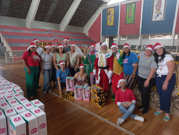 Foto 5: Especial de Natal: entrega de brinquedos