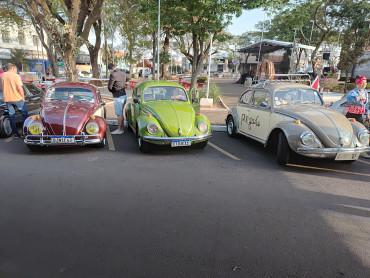 Foto 3: 3º Encontro de Carros Antigos e Motociclistas reúne centenas de expositores em Quatá