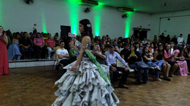 Foto 31: Moda e consciência ambiental é destaque em desfile da Etec