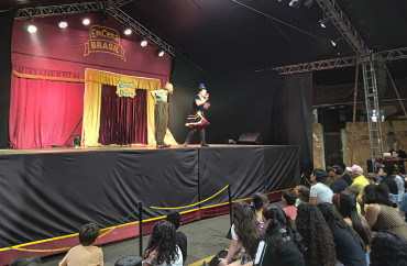 Foto 58: Quatá recebe Palco Móvel Emcena Brasil Edição Certame
