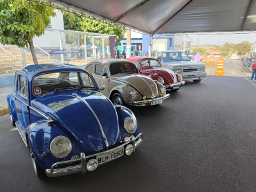 Foto 16: 3º Encontro de Carros Antigos e Motociclistas reúne centenas de expositores em Quatá