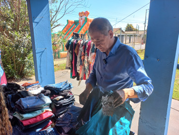 Foto 11: Fundo Social de Solidariedade e Secretaria de Promoção Social realizam Varal Solidário especial de Natal