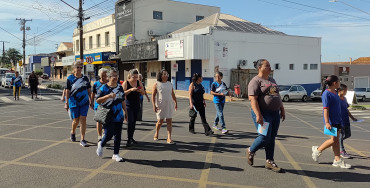 Foto 96: Alunos e usuários recebem orientações sobre prevenção e controle do diabetes 