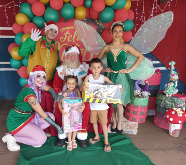 Foto 100: Especial de Natal: entrega de brinquedos