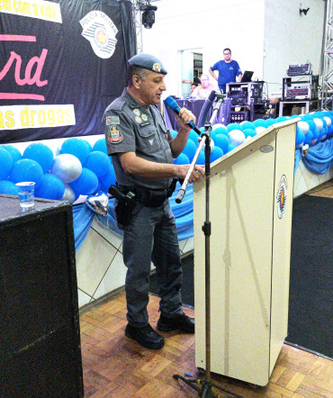 Foto 14: Alunos dos 5º anos de Escolas Municipais recebem certificado do Proerd