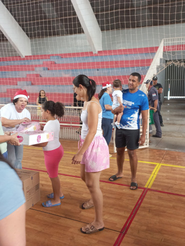 Foto 170: Especial de Natal: entrega de brinquedos