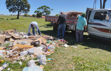 Foto 45: Prefeitura de Quatá realiza mais um arrastão contra a Dengue e Escorpião