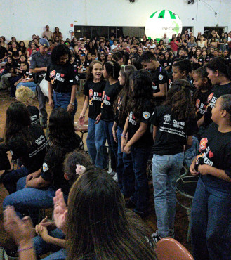 Foto 112: Alunos dos 5º anos de Escolas Municipais recebem certificado do Proerd