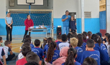 Foto 34: Alunos e usuários recebem orientações sobre prevenção e controle do diabetes 