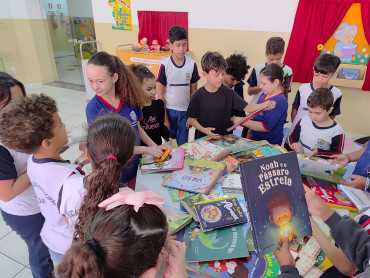 Foto 9: Entrega de Livros de Literatura