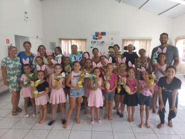 Foto 1: Entrega de Ovos de Páscoa 2025