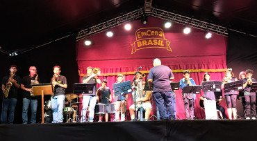 Foto 76: Quatá recebe Palco Móvel Emcena Brasil Edição Certame
