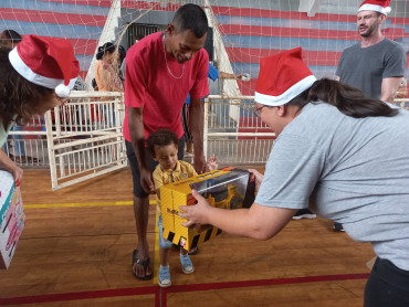 Foto 20: Especial de Natal: entrega de brinquedos