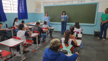Foto 92: Volta às Aulas em Quatá: Alunos recebem Kit Escolar e Mimo especial