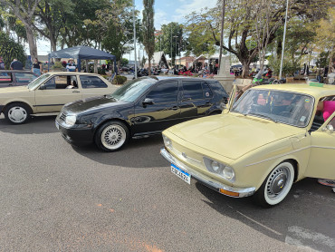 Foto 94: 3º Encontro de Carros Antigos e Motociclistas reúne centenas de expositores em Quatá