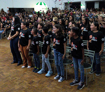Foto 111: Alunos dos 5º anos de Escolas Municipais recebem certificado do Proerd