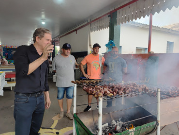 Foto 2: Churrasco marca as comemorações alusivas ao Dia das Crianças