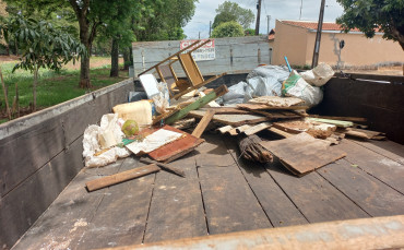 Foto 38: Prefeitura de Quatá realiza mais um arrastão contra a Dengue e Escorpião