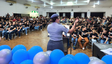 Foto 218: Alunos dos 5º anos de Escolas Municipais recebem certificado do Proerd