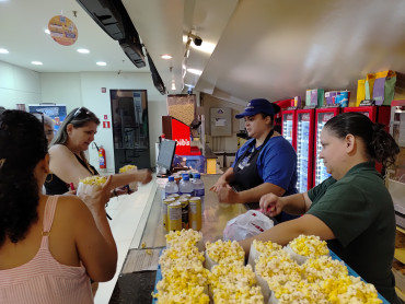 Foto 26: Diversão e Cultura: Grupos do CRAS de Quatá vão ao Cinema