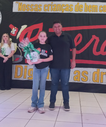 Foto 193: Alunos dos 5º anos de Escolas Municipais recebem certificado do Proerd