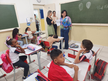 Foto 59: Volta às Aulas em Quatá: Alunos recebem Kit Escolar e Mimo especial