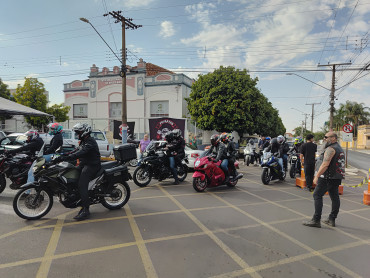 Foto 29: 3º Encontro de Carros Antigos e Motociclistas reúne centenas de expositores em Quatá