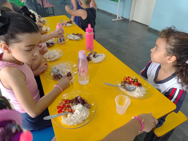 Foto 14: Churrasco marca as comemorações alusivas ao Dia das Crianças